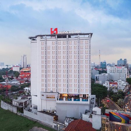 Swiss-Belinn Tunjungan Surabaya Exterior foto