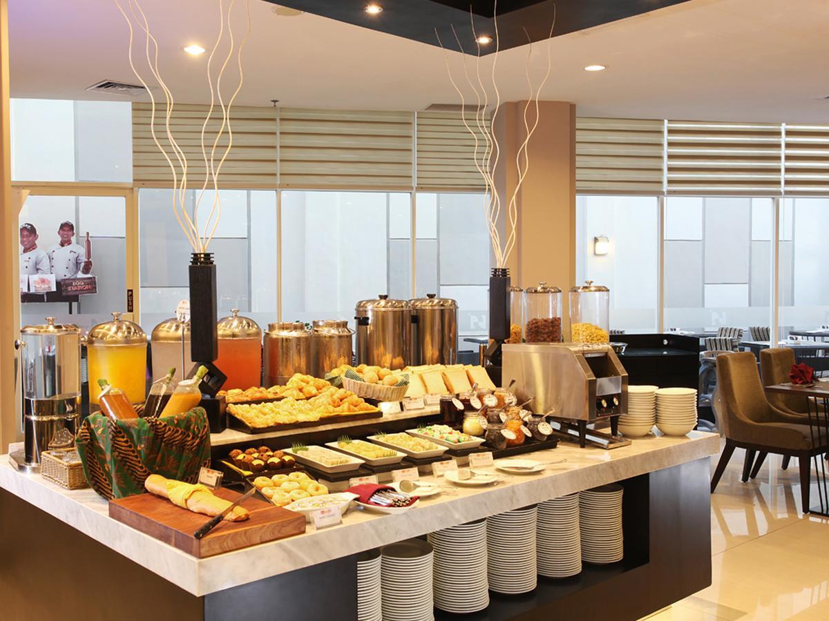 Swiss-Belinn Tunjungan Surabaya Exterior foto