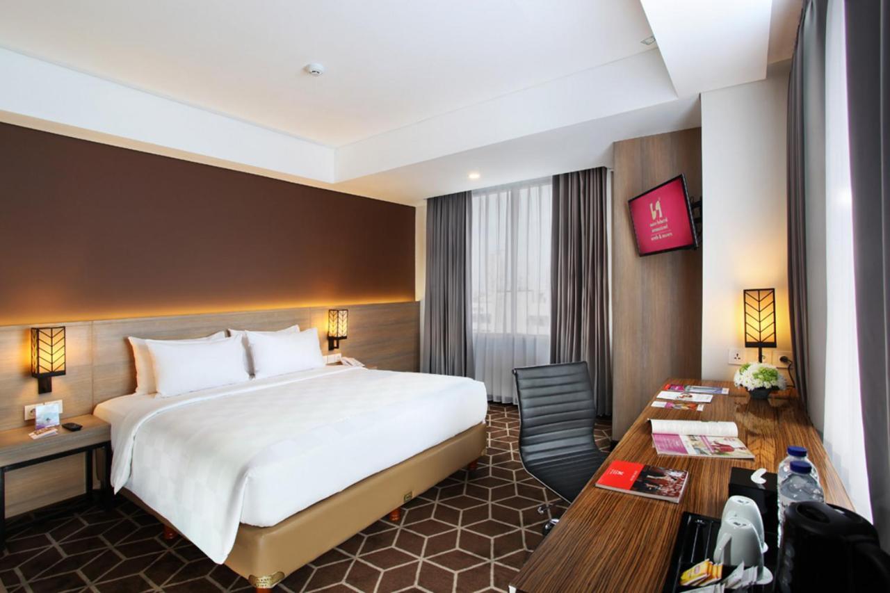 Swiss-Belinn Tunjungan Surabaya Exterior foto