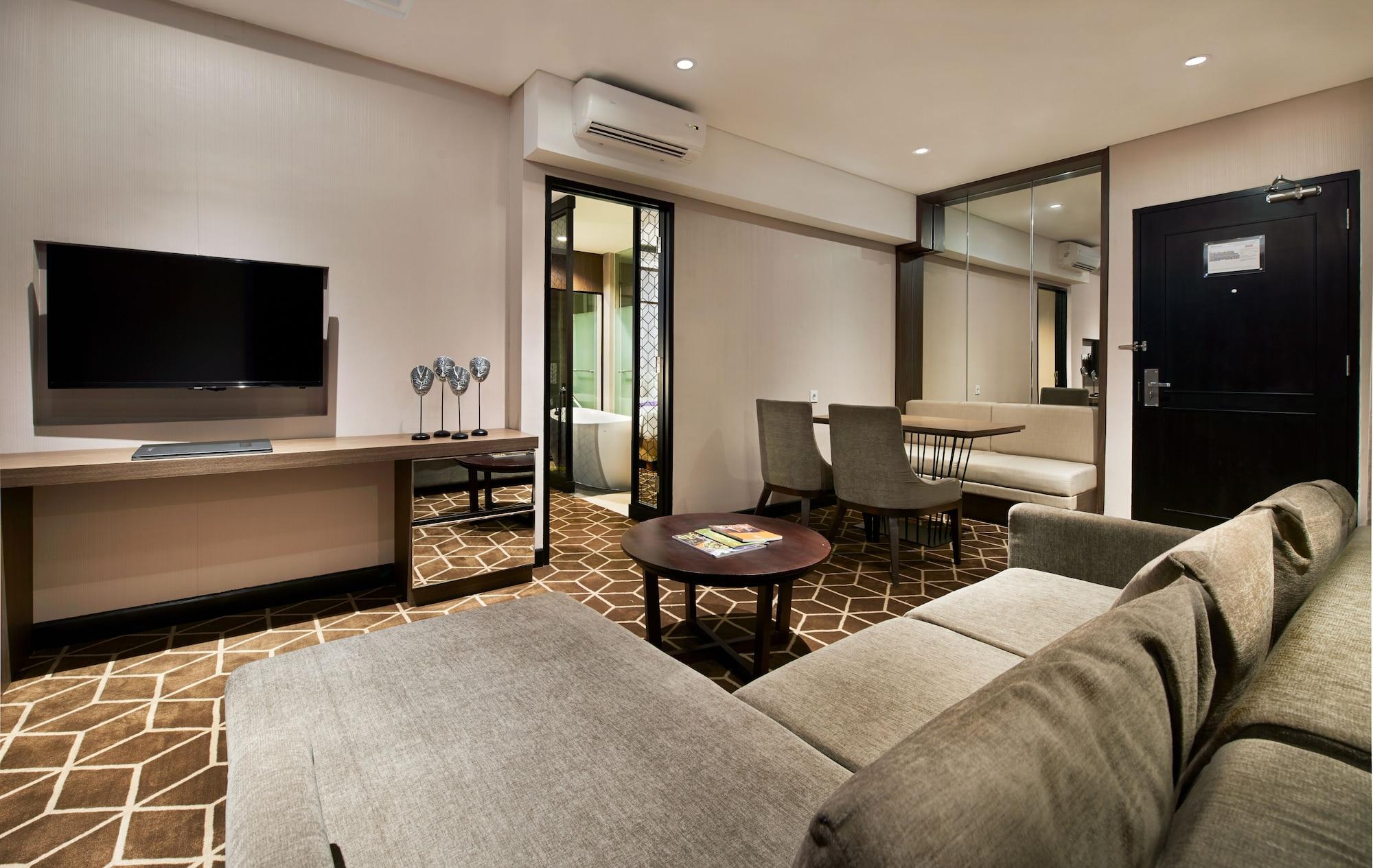 Swiss-Belinn Tunjungan Surabaya Exterior foto