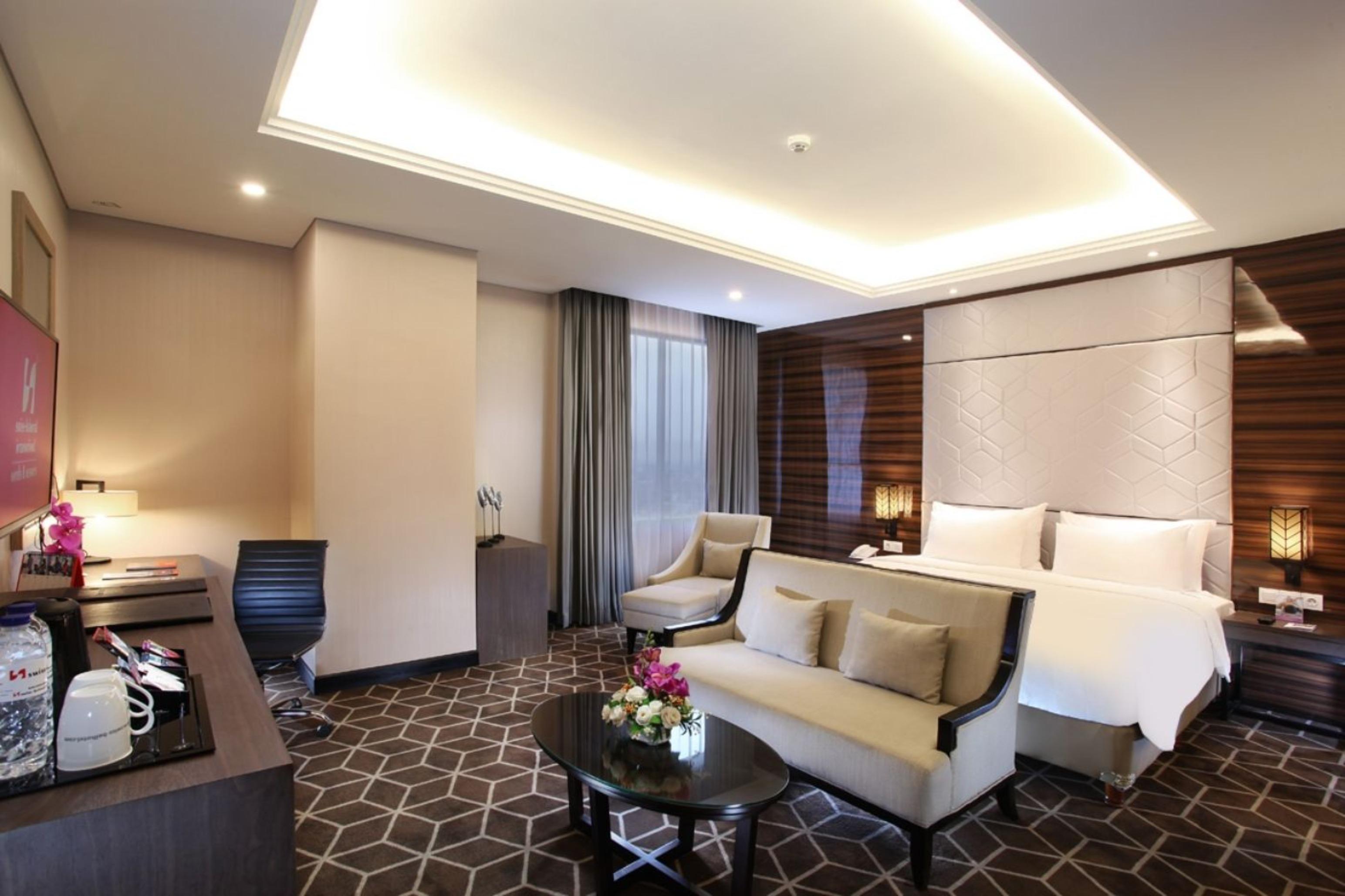 Swiss-Belinn Tunjungan Surabaya Exterior foto