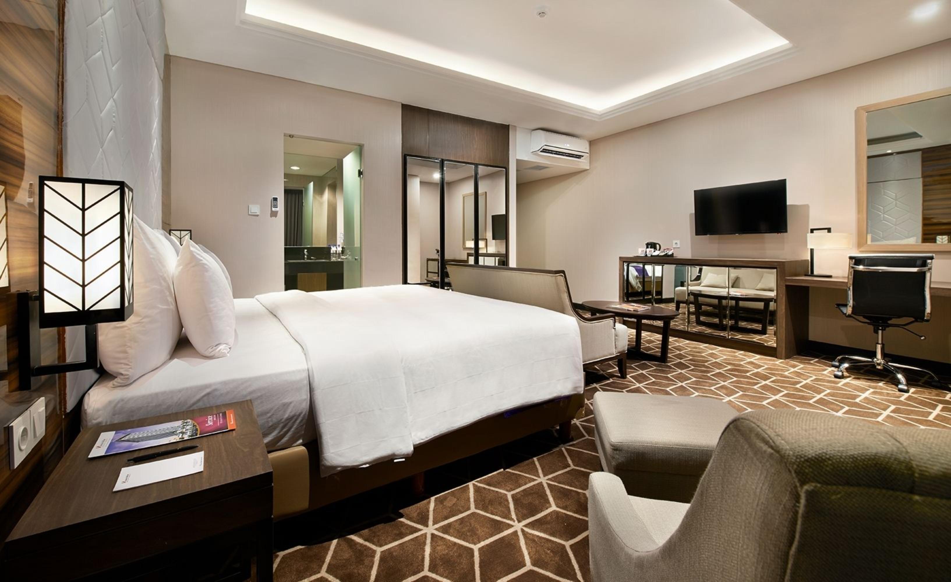 Swiss-Belinn Tunjungan Surabaya Exterior foto