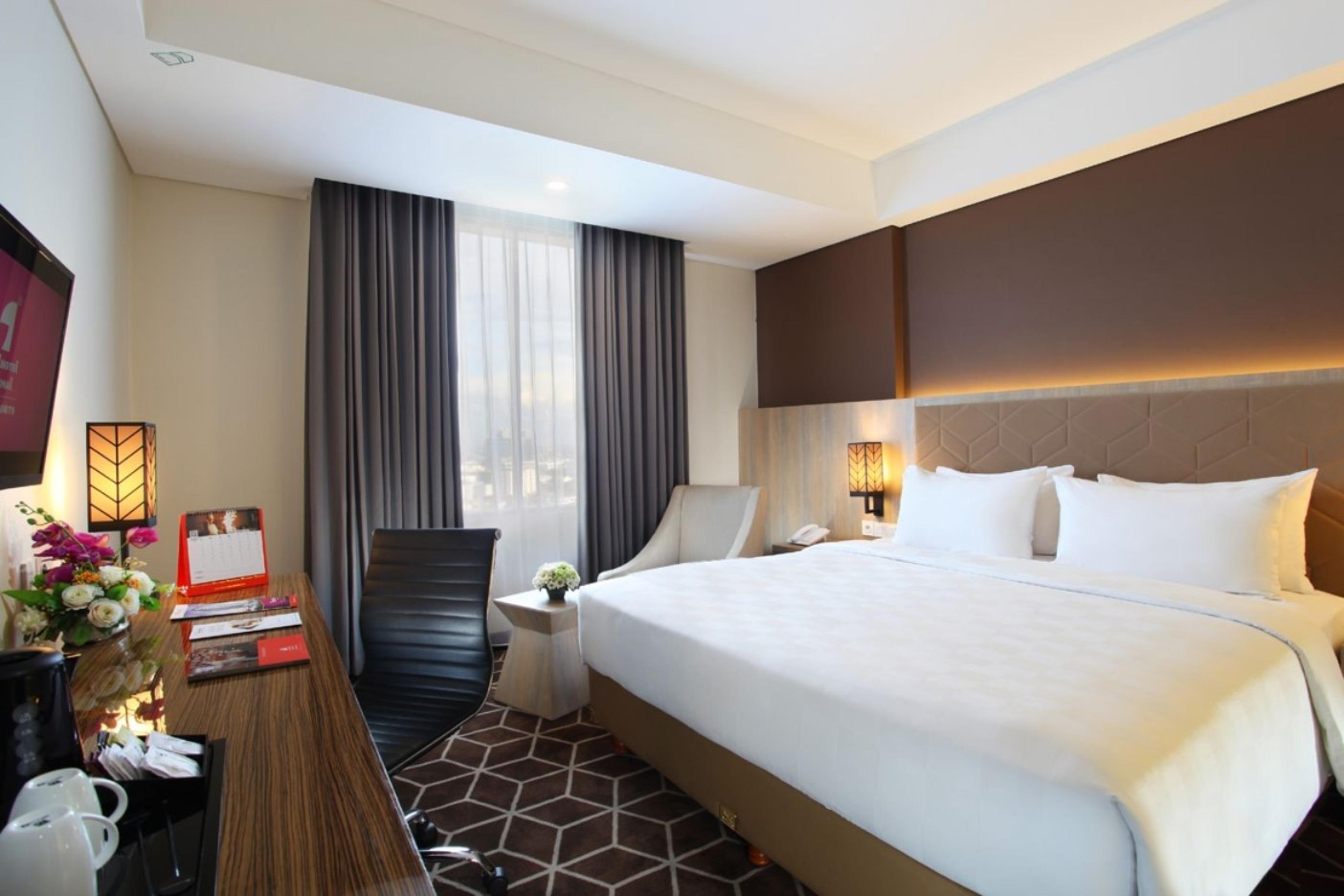 Swiss-Belinn Tunjungan Surabaya Exterior foto