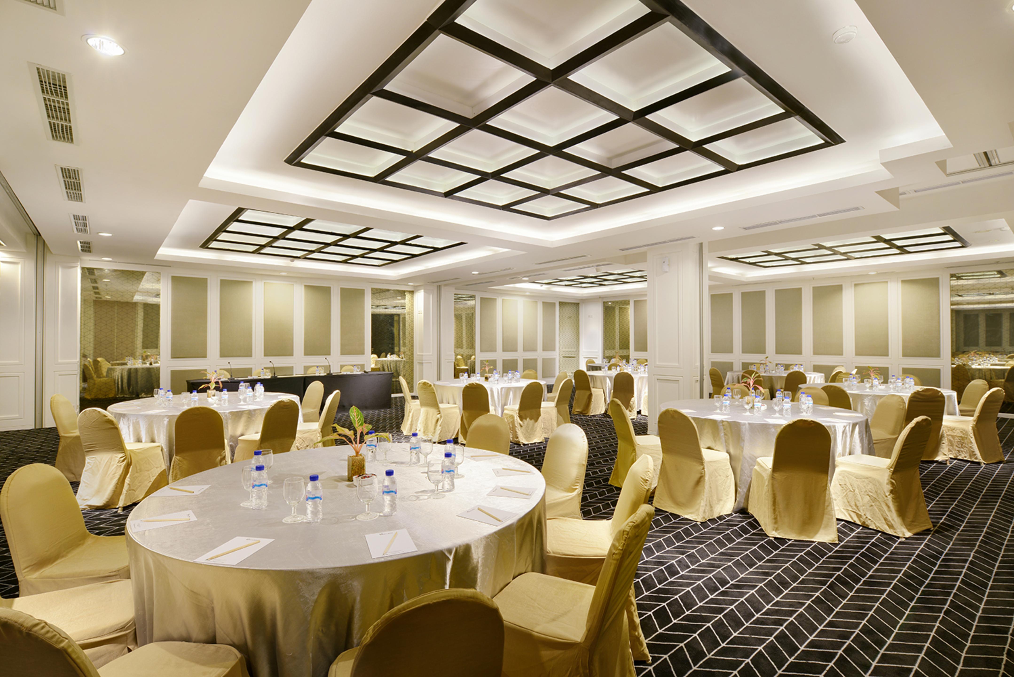 Swiss-Belinn Tunjungan Surabaya Exterior foto