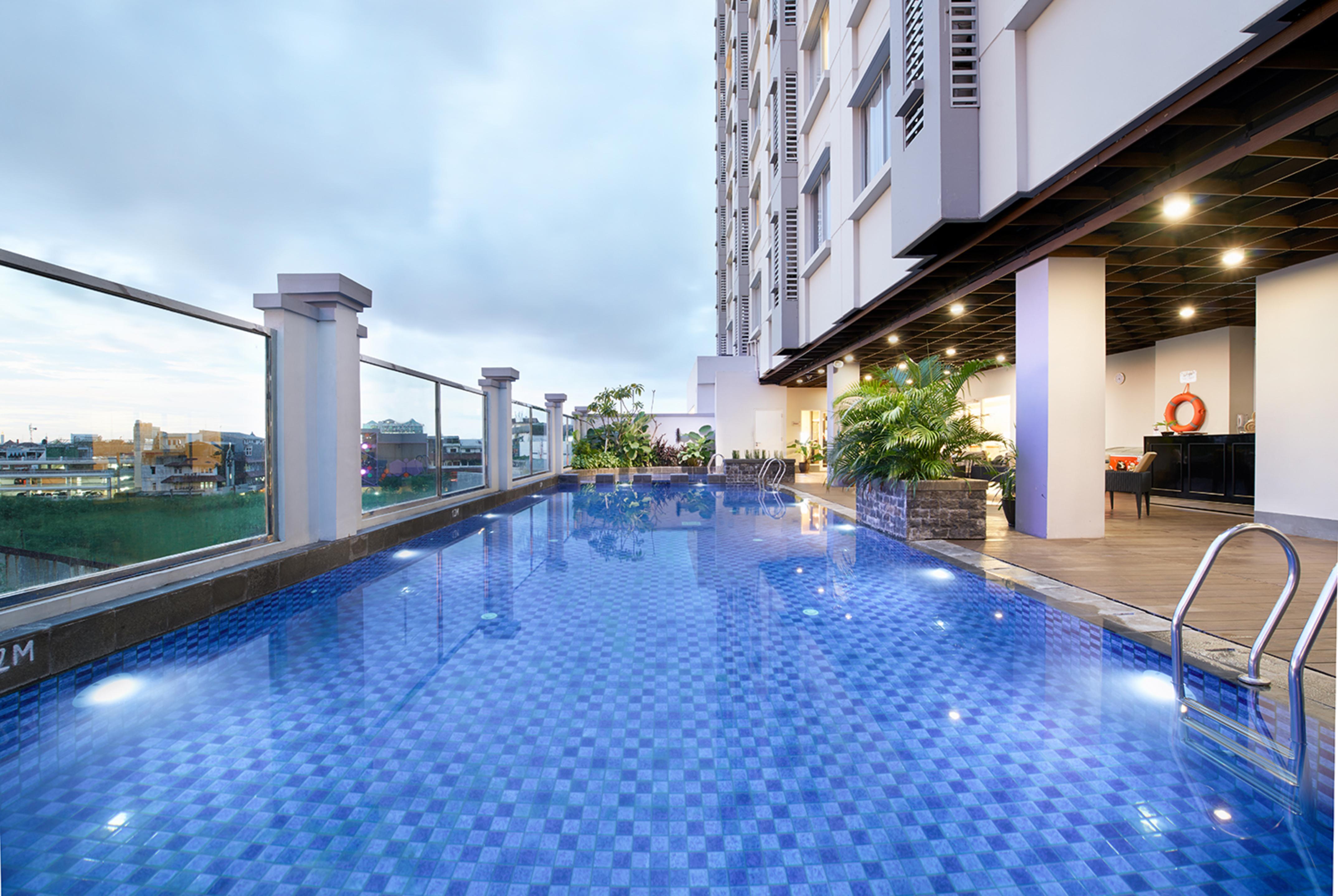 Swiss-Belinn Tunjungan Surabaya Exterior foto