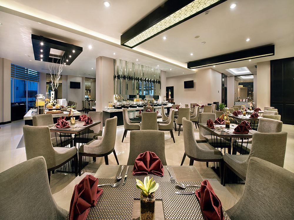 Swiss-Belinn Tunjungan Surabaya Exterior foto