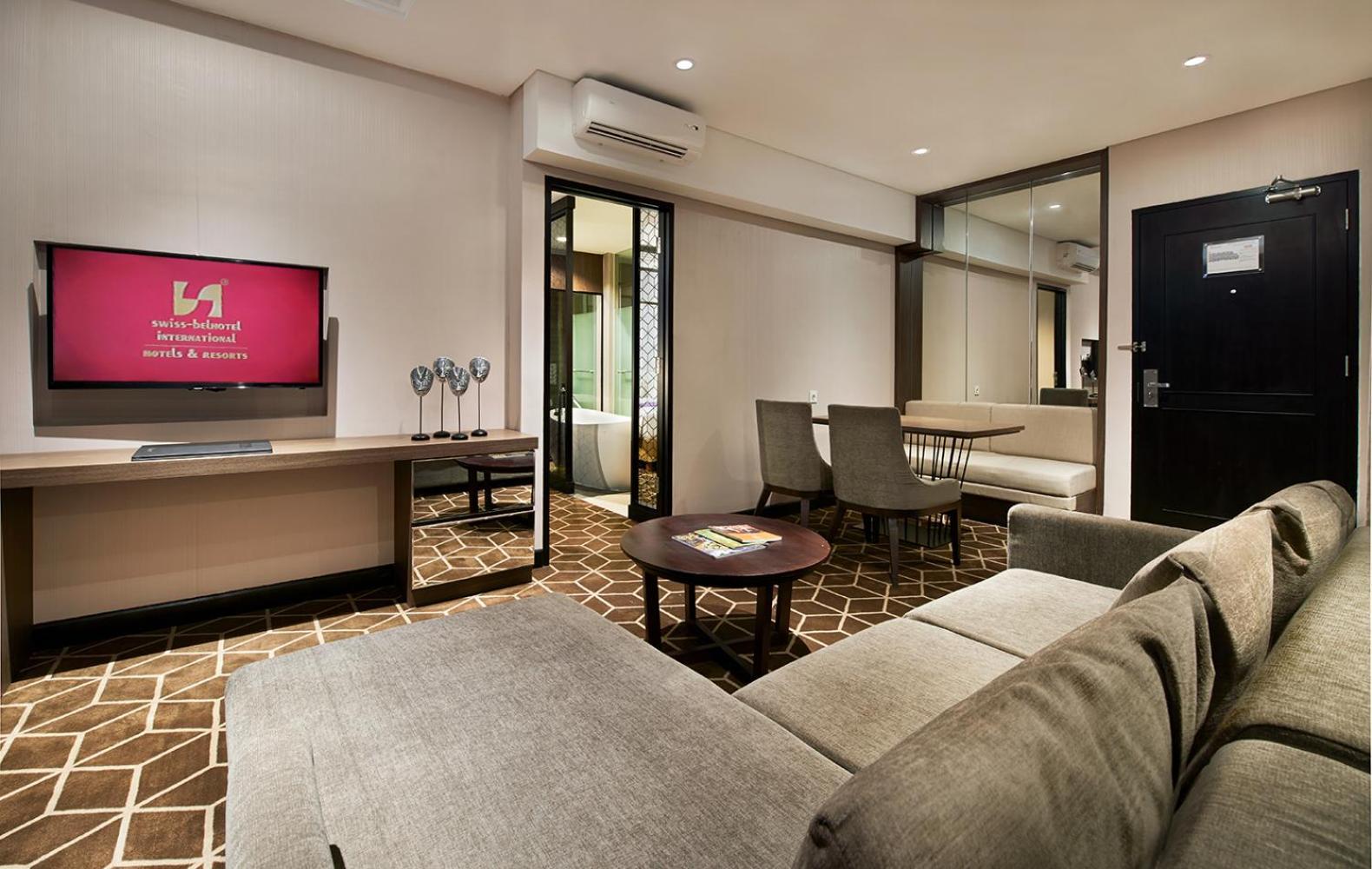 Swiss-Belinn Tunjungan Surabaya Exterior foto