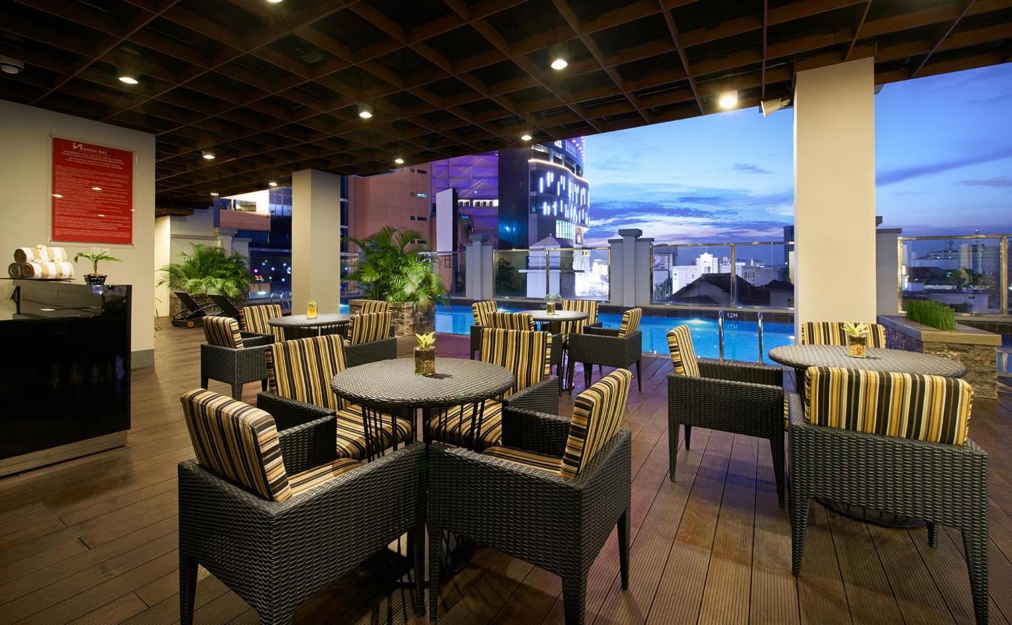 Swiss-Belinn Tunjungan Surabaya Exterior foto