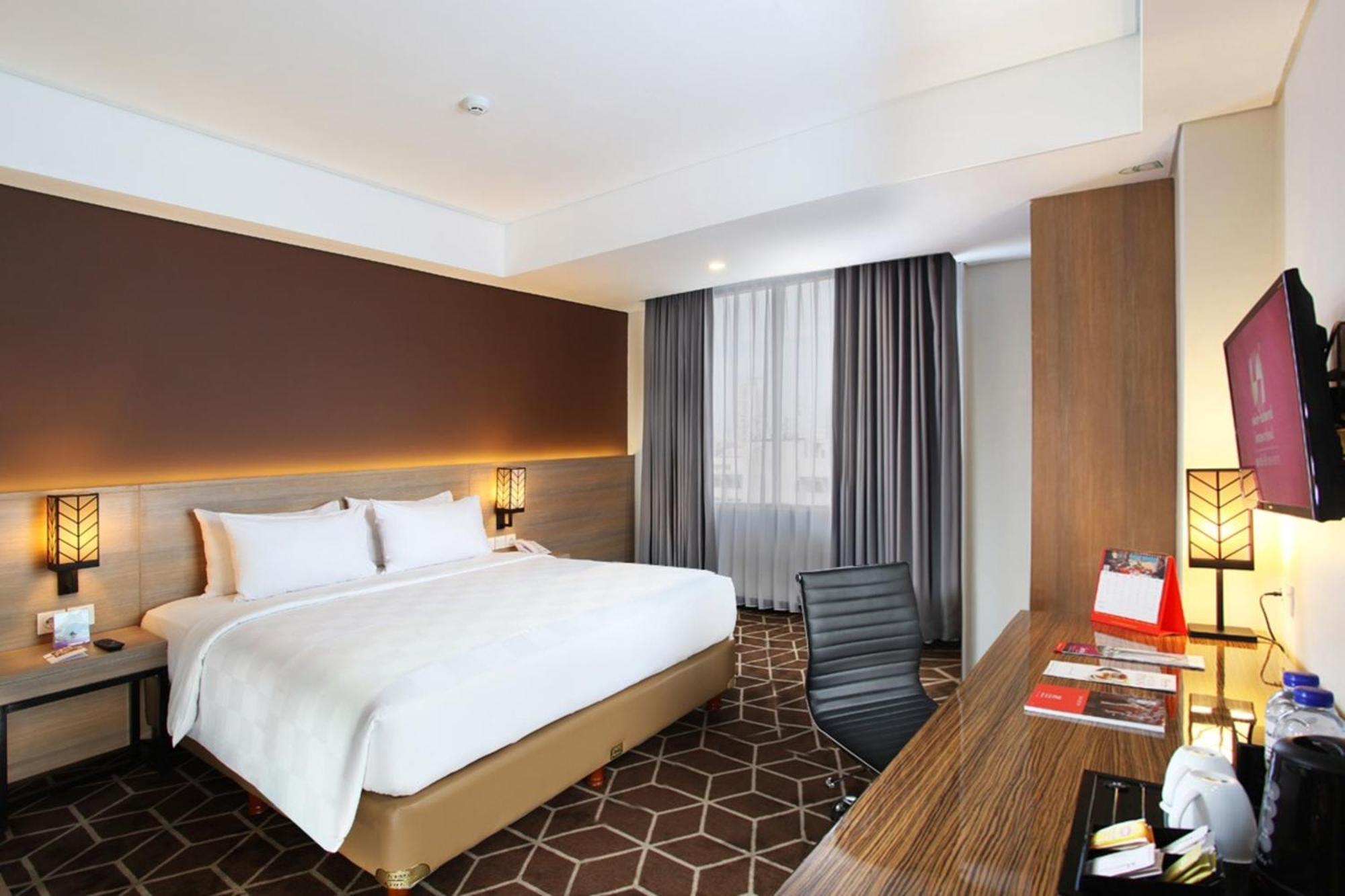 Swiss-Belinn Tunjungan Surabaya Exterior foto