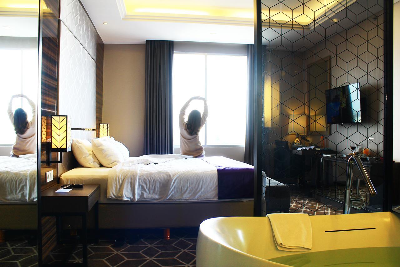 Swiss-Belinn Tunjungan Surabaya Exterior foto